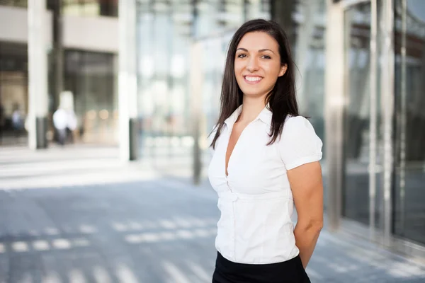 Femme d'affaires en milieu urbain — Photo