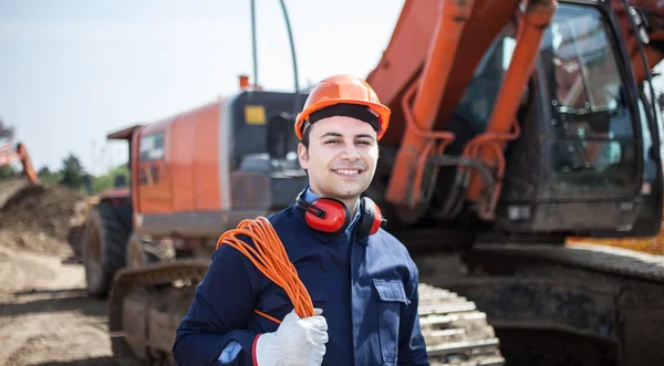 L'homme au travail sur le chantier — Photo