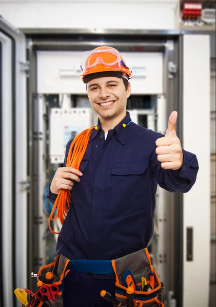 Elektriker bei der Arbeit — Stockfoto