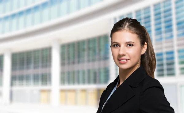 Lächelndes Porträt einer Geschäftsfrau — Stockfoto