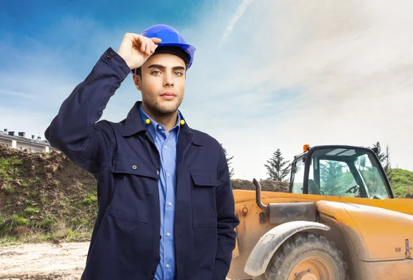 Man aan het werk in een bouwplaats — Stockfoto
