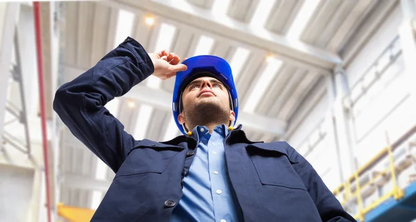 Portret van een ingenieur op het werk — Stockfoto