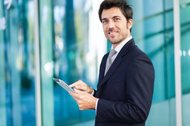 işadamı tablet kullanma