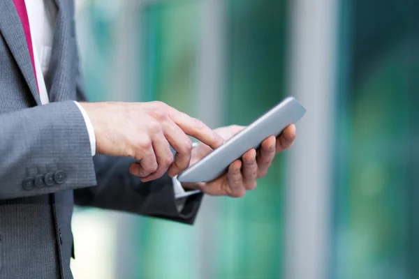 Businessman using tablet pc — Stock Photo, Image