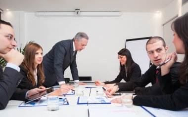 İş yerindeki iş adamları