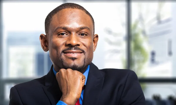 Confident smiling businessman — Stock Photo, Image