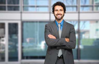 gülümseyen işadamı portresi