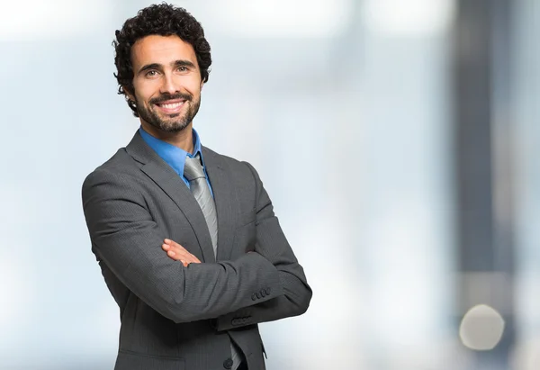 Portret van een lachende zakenman — Stockfoto