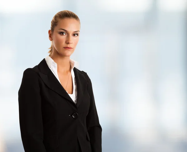 Portrait de jeune femme d'affaires — Photo