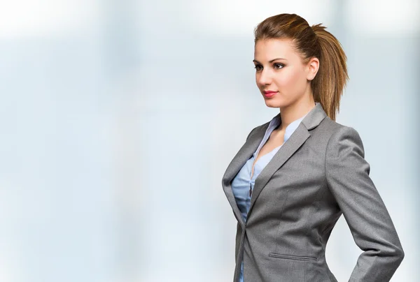 Retrato de una joven empresaria — Foto de Stock