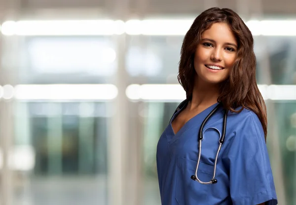 Schön lächelnde Krankenschwester — Stockfoto