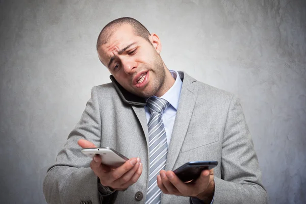 Zakenman praten op vele telefoons — Stockfoto