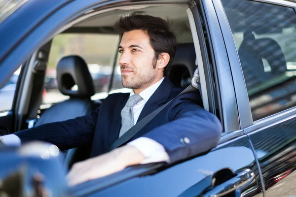 Geschäftsmann fährt Auto — Stockfoto