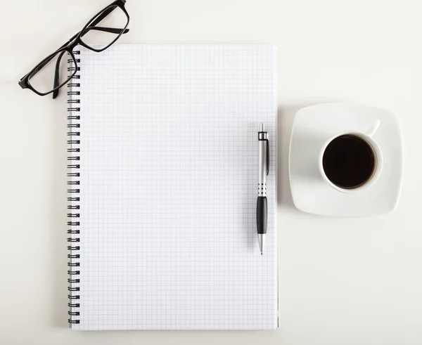 Empty notebook and coffee cup — Stock Photo, Image