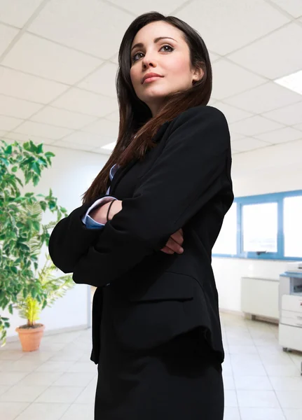 Бізнес-леді в її офісі — стокове фото