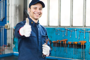 başparmak gösterilmesini makinist