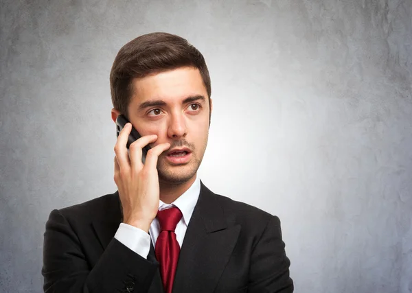 Uomo d'affari che parla al telefono — Foto Stock