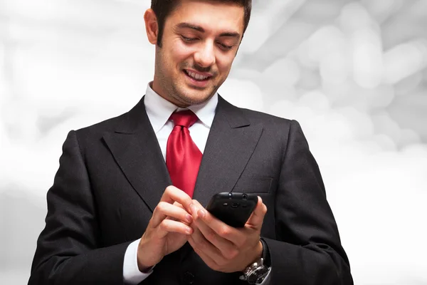 Hombre usando el teléfono —  Fotos de Stock