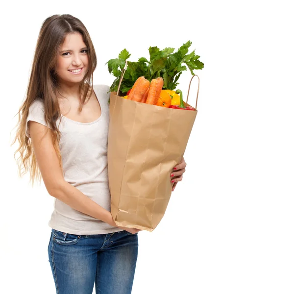 Mujer sosteniendo bolsa llena de verduras —  Fotos de Stock