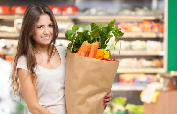 Woman buying vegetables — Stock Photo, Image