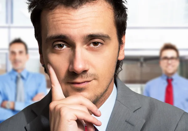 Businessman standing in front of colleagues — Stock Photo, Image