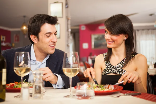 Paar beim Abendessen — Stockfoto