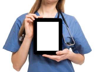 Bir tablet tutan hemşire