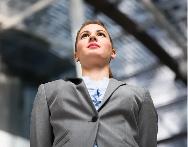 Young businesswoman in urban setting — Stock Photo, Image