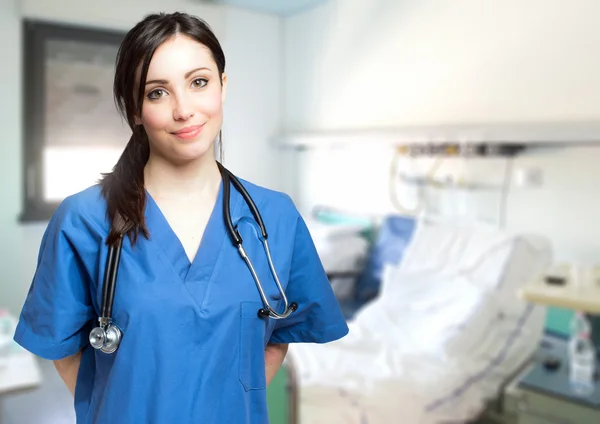 Schöne Krankenschwester im Krankenhaus — Stockfoto
