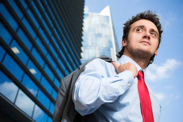 Podnikatel drží jeho sako — Stock fotografie