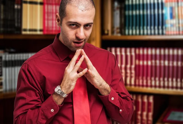 Junger zwielichtiger Geschäftsmann — Stockfoto