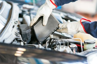 Auto makinist iş başında