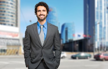 yakışıklı işadamı açık