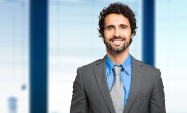 yakışıklı işadamı açık