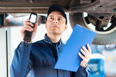 Makinist garajında işyerinde