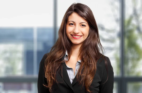 Joven mujer sonriente —  Fotos de Stock