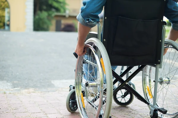 Disabled man trying to getting on ramp — Stock Photo, Image