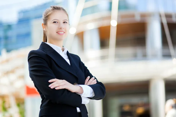 Joven mujer de negocios sonriente — Foto de Stock