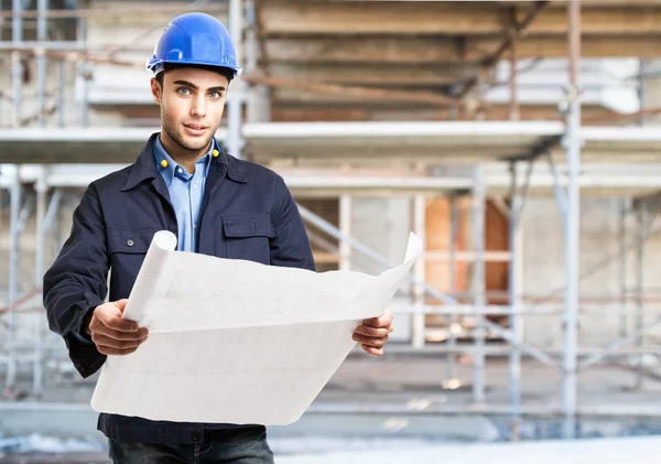 Trabajador en una obra de construcción — Foto de Stock