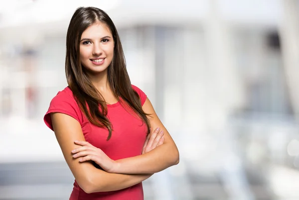 Jonge lachende vrouw — Stockfoto