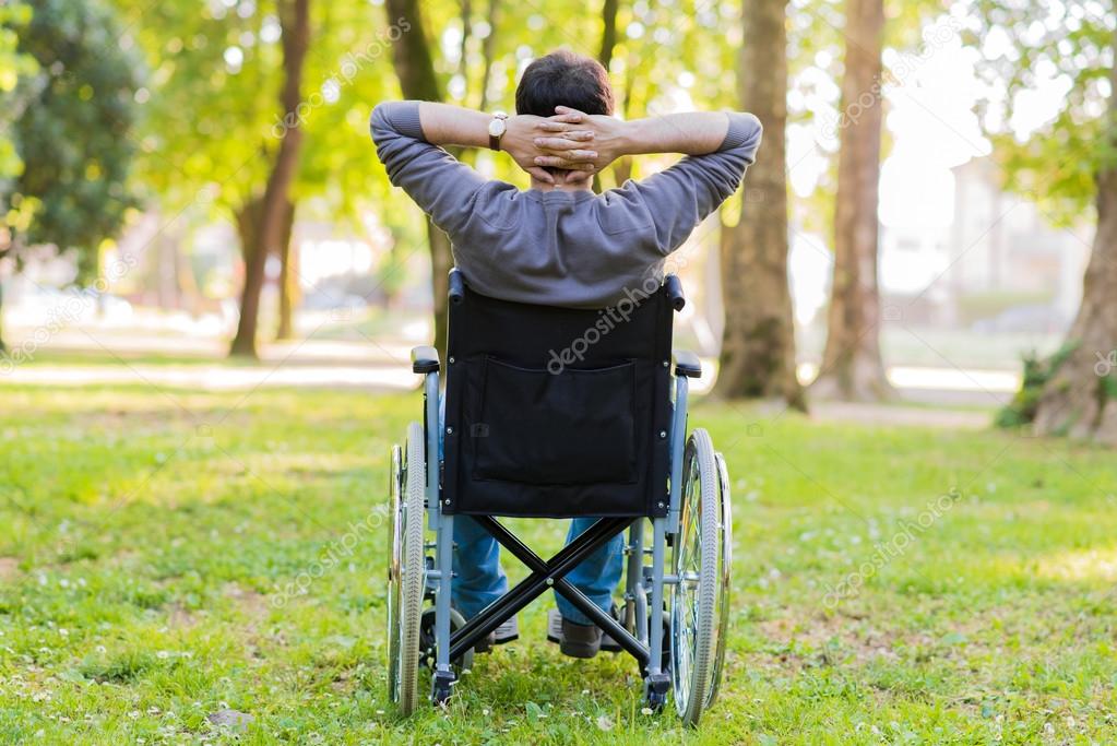 Жизнь в инвалидном кресле. Геннадий на инвалидной коляске. Человек в инвалидной коляске. Эта жизнь для тебя фильм 2008. Жизнь в инвалидном кресле.