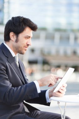 Onun dijital tablet okuma işadamı