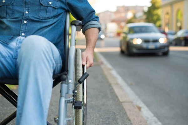 Homme en fauteuil roulant — Photo