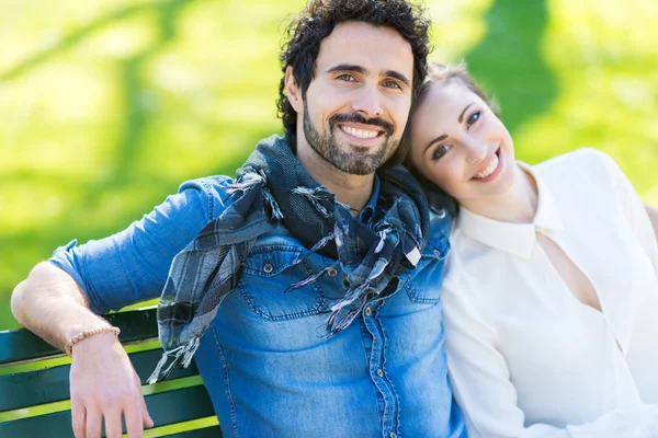 Couple on the bench outdoors — Stock Photo, Image