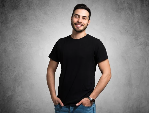 gülümseyen adam portresi