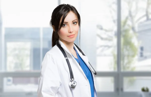 Young female doctor — Stock Photo, Image