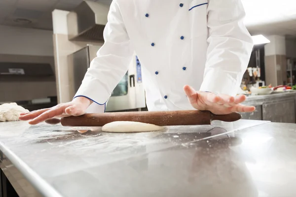 Chef preparing pastry — Stock Photo, Image