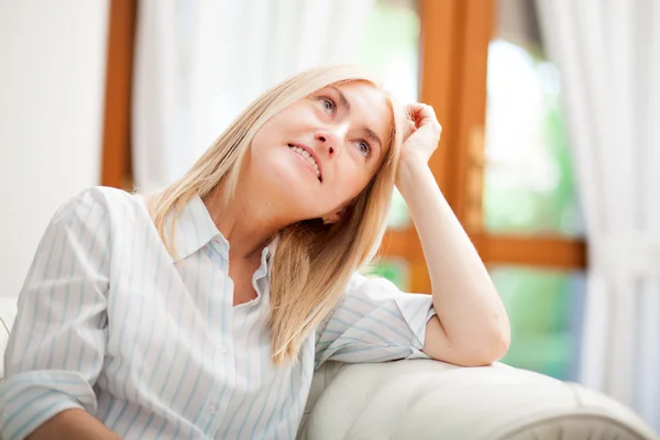 Woman relaxing on couch in home — Stock Photo, Image