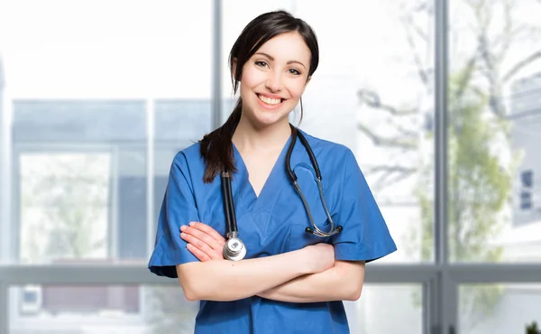 Schön lächelnde Krankenschwester — Stockfoto