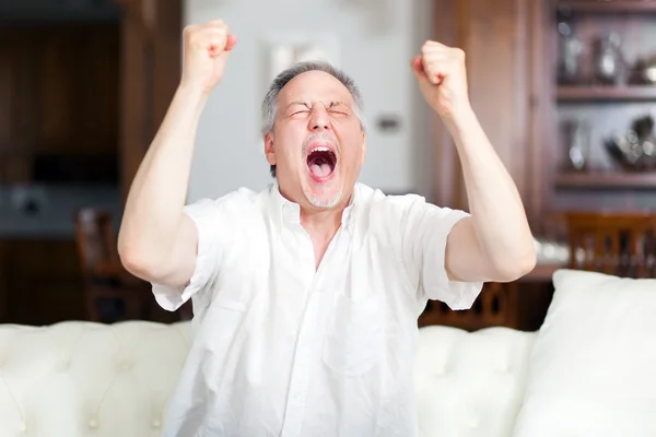Man cheering with arms raised — Stock Photo, Image